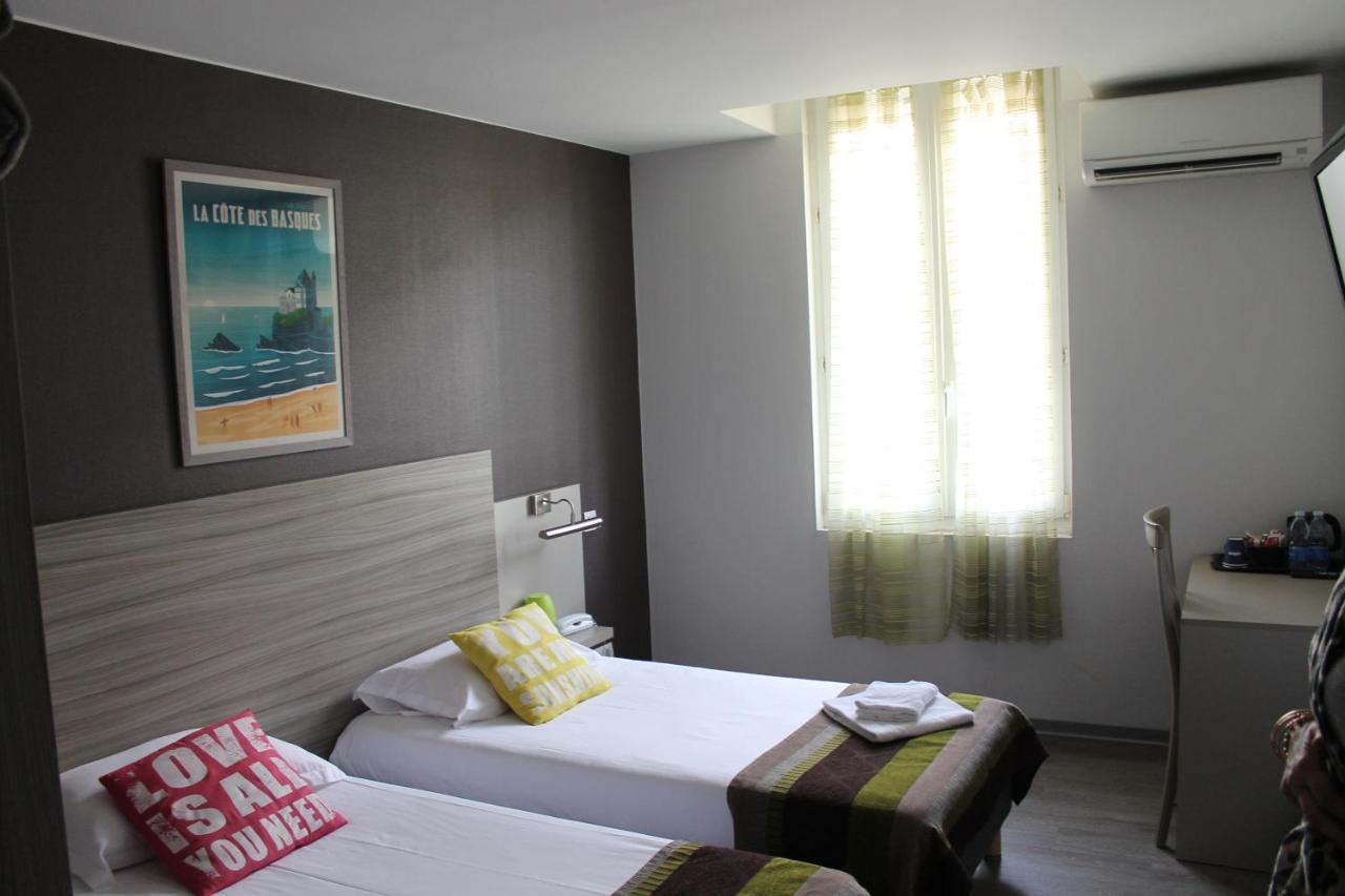 Hotel Du Centre Soustons Bagian luar foto
